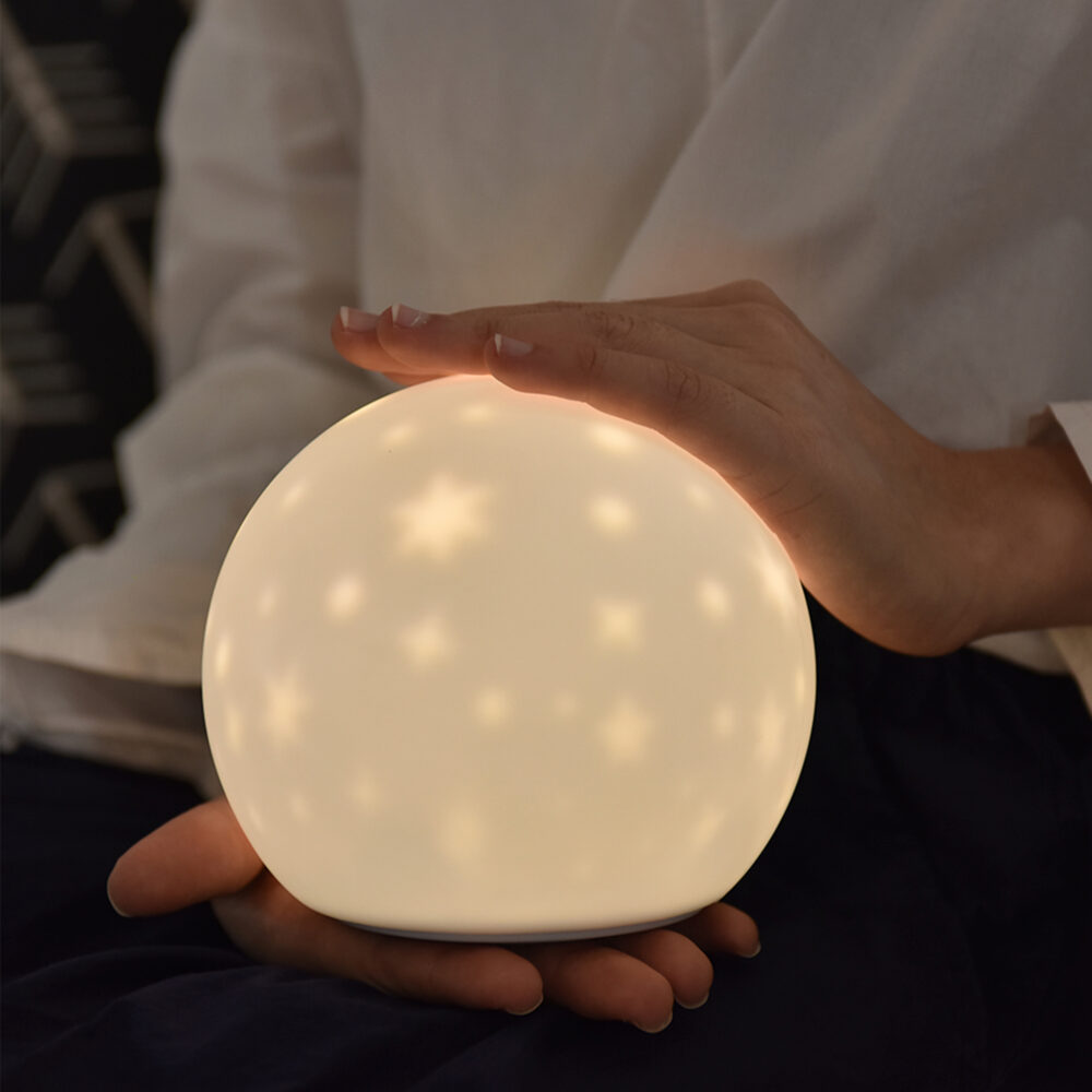 LÁMPARA LED PROYECTOR DE ESTRELLAS COLOR BLANCO IMAGEN CASA