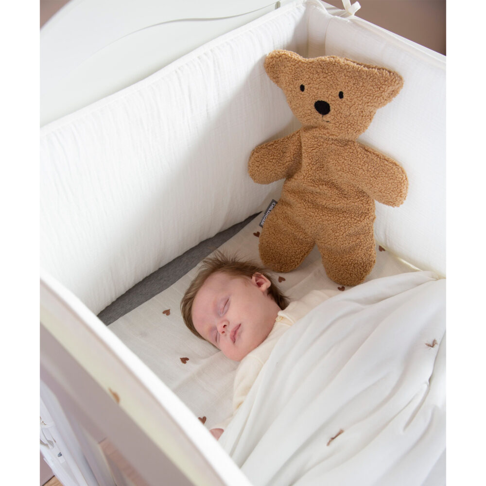 PROTECTOR DE CUNA DE 170 X 35 CM DE ALGODÓN CON CORAZONES CHILDHOME