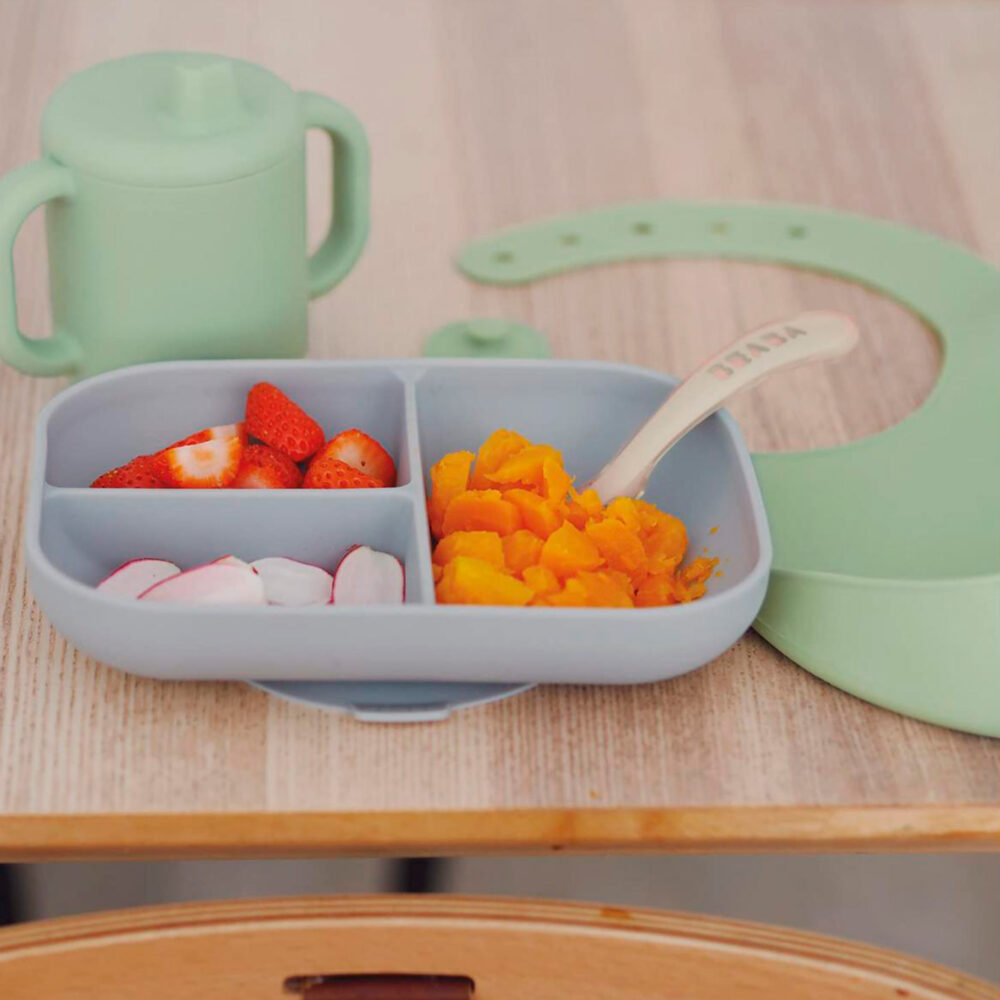 SET DE COMIDA BABERO, TAZA, PLATO, CUCHARA DE SILICONA BEABA