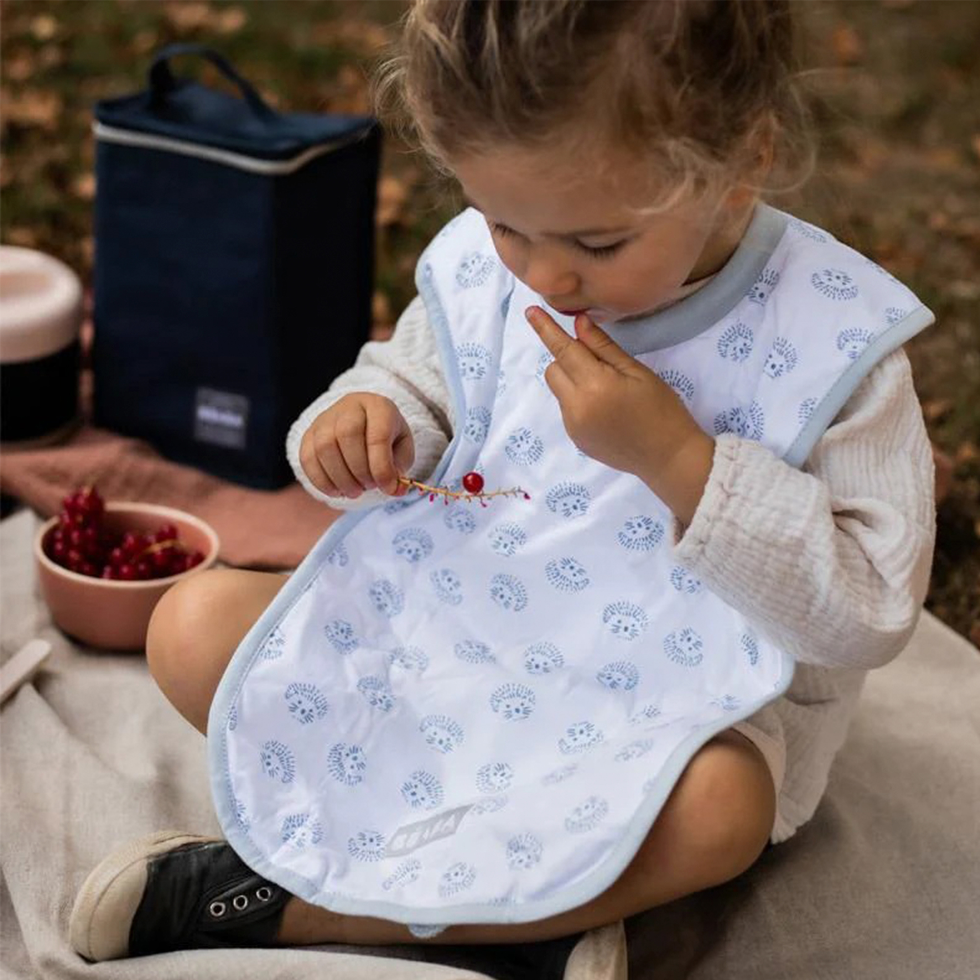 SET DE 2 BABEROS DE SILICONA CUELLO AJUSTABLE BEABA