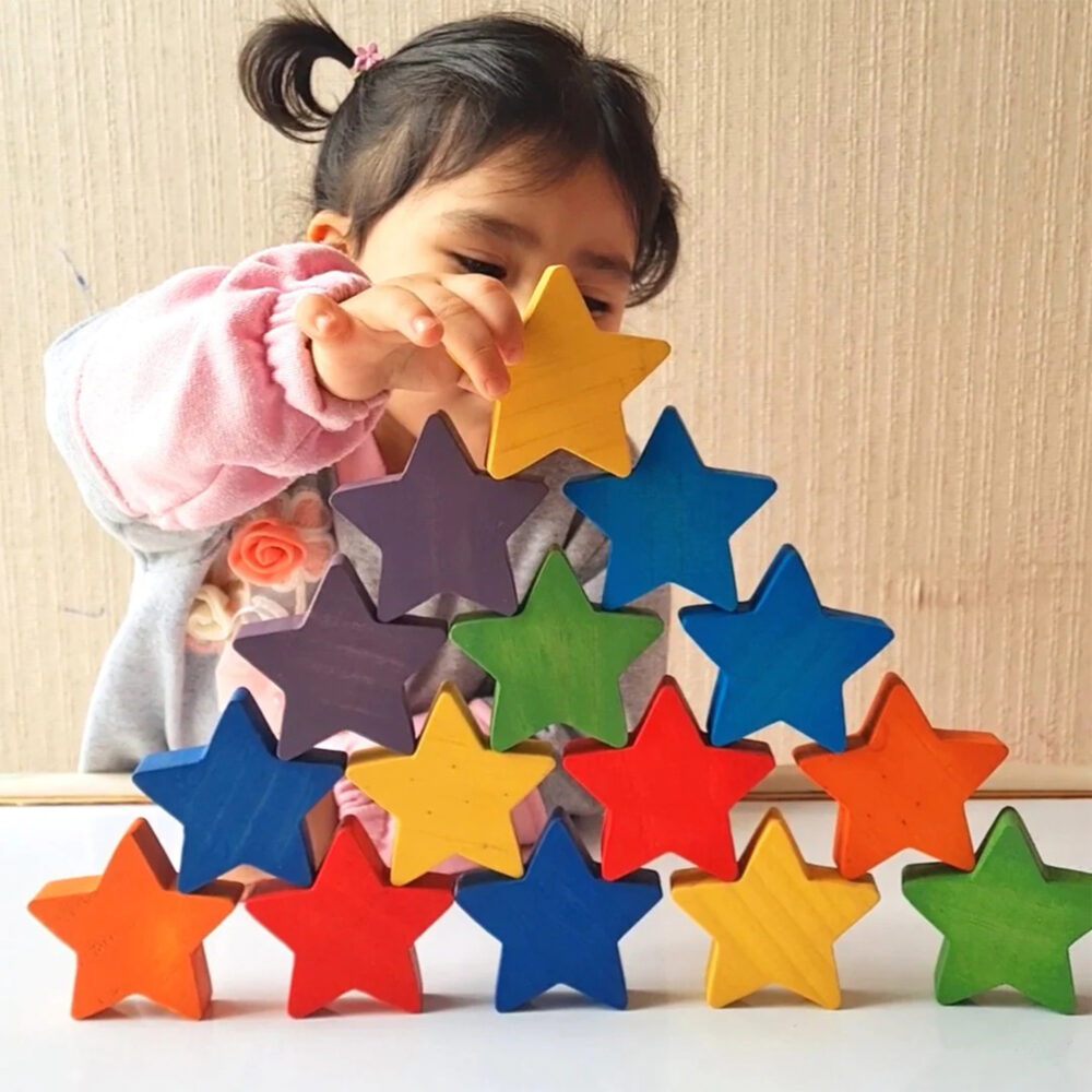 SET DE 15 ESTRELLAS DE MADERA ENCAJABLE COLORES ARCOIRIS EDUPLAY