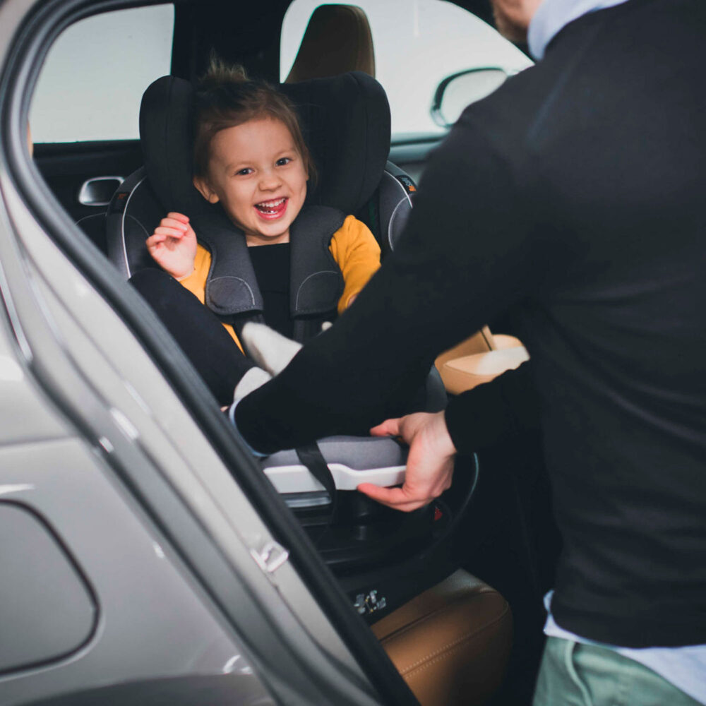 SILLA DE AUTO GIRATORIO 360° DE 0 MESES A 4 AÑOS MODELO IZI TURN B I-SIZE BESAFE