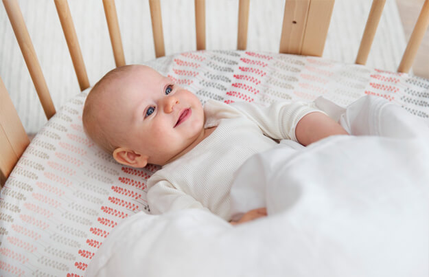 bebe sonrie|¿Cuna O Cama?|sonrisa bebe|mama bebe|cuarto bebe