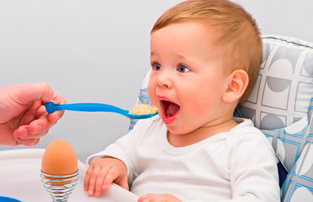 Primeros alimentos: ¿cómo y cuándo introducirlos?
