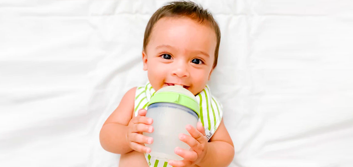 ¿Hay que darle agua al bebé cuando hace calor?