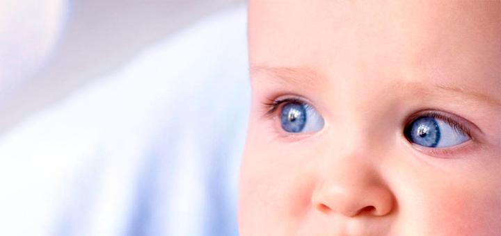 ¿A qué edad ven los bebés?