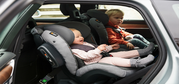 ¿Por qué colocar en sentido contra marcha la silla de auto de tu bebé?