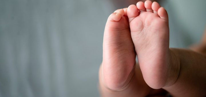 Así crecen y evolucionan los pies de los bebés y niños