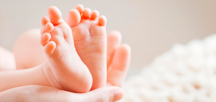 Así crecen y evolucionan los pies de los bebés y niños