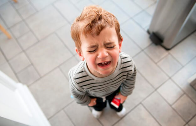 nino llorando