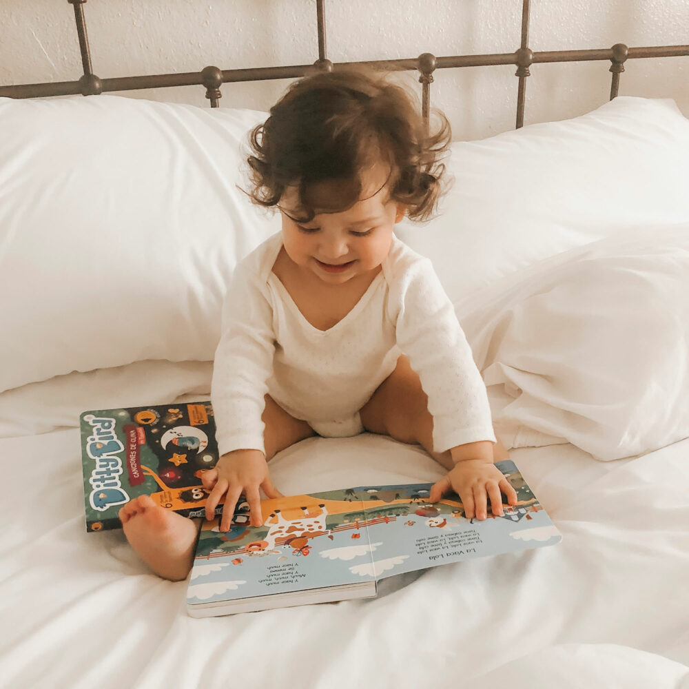 LIBRO MUSICAL TOCANDO LOS COLORES EN INGLÉS DITTY BIRD