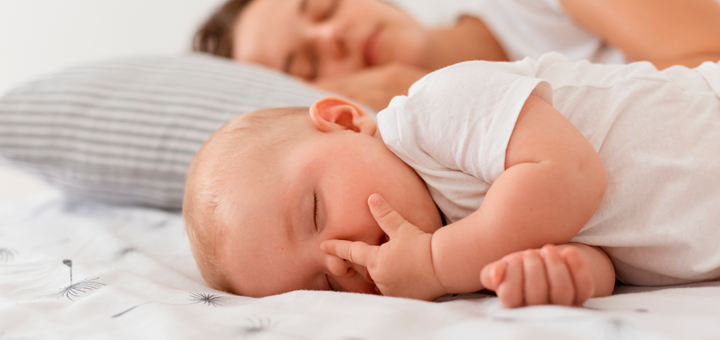 ¿Luz encendida o apagada? La mejor manera de dormir para tu bebé