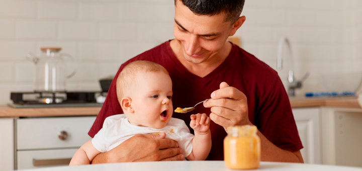 Alimentación Tradicional vs. Baby-Led Weaning (BLW): ¿Cuál es el Mejor Método para tu Bebé?