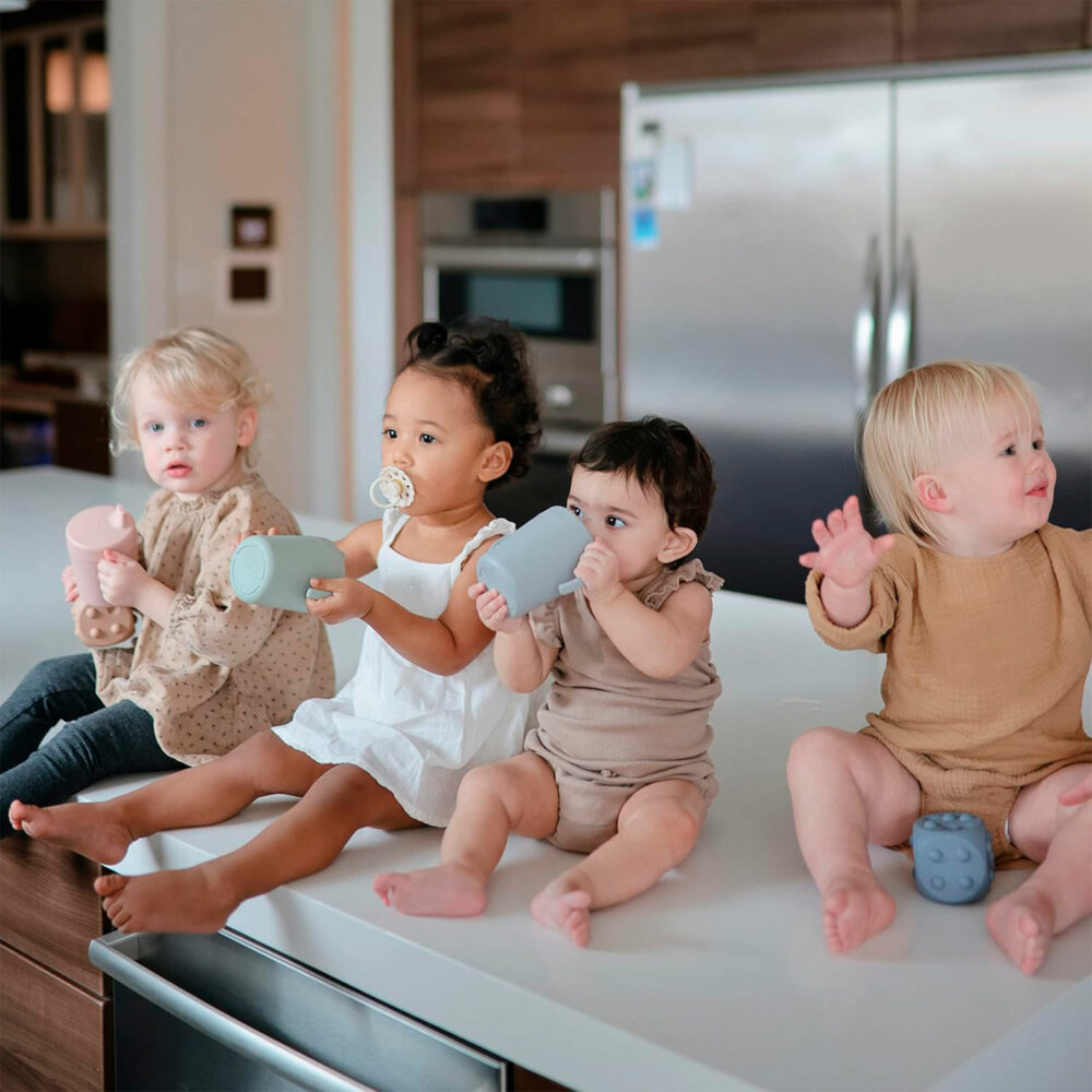 VASO CON ASA APRENDIZAJE DE SILICONA MUSHIE VASO CON ASA APRENDIZAJE DE SILICONA MUSHIE