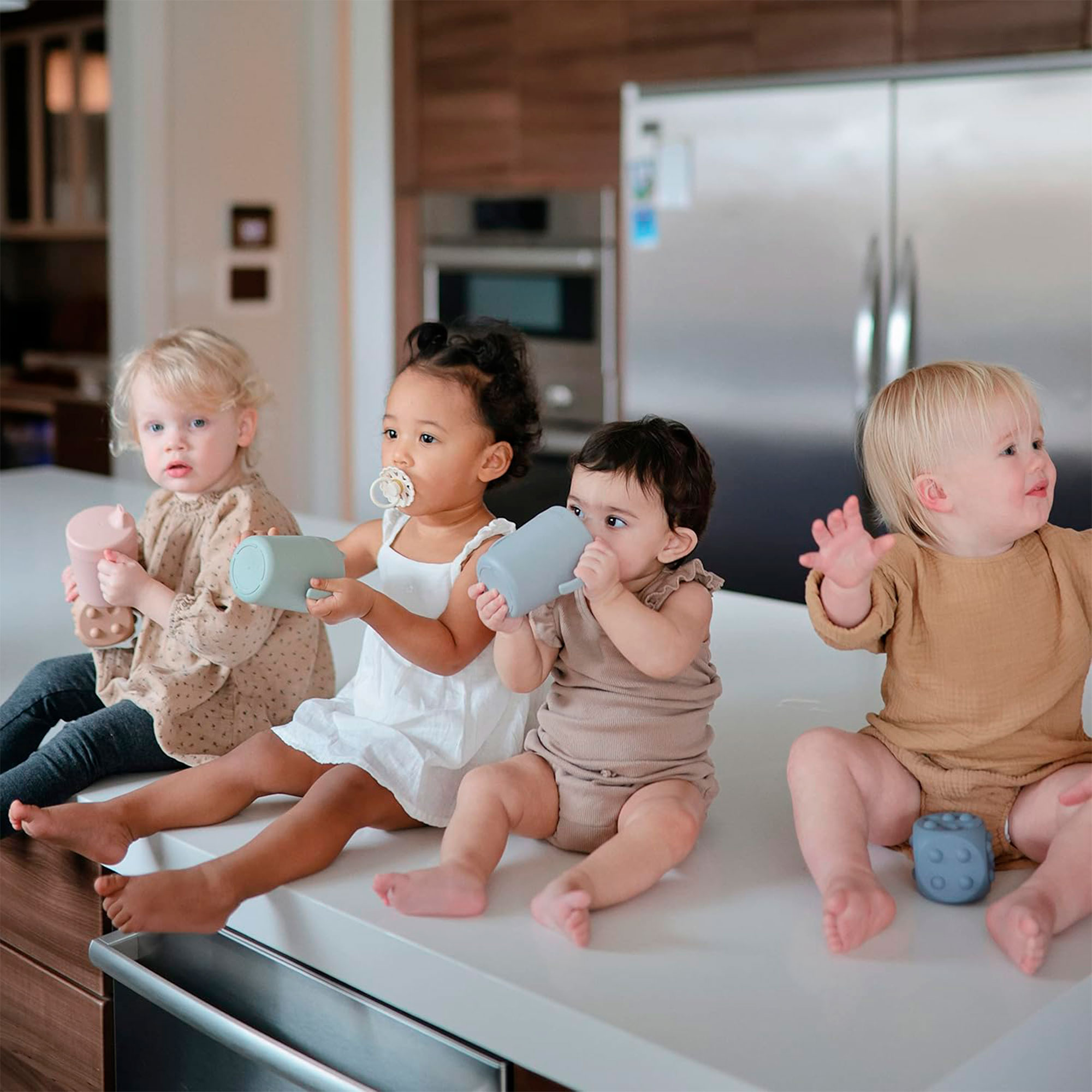 VASO CON ASA APRENDIZAJE DE SILICONA MUSHIE VASO CON ASA APRENDIZAJE DE SILICONA MUSHIE