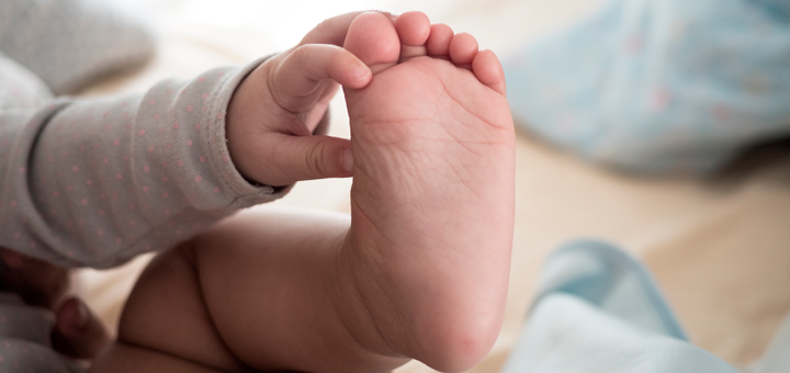 Beneficios que los Bebés Estén Descalzos: Un Enfoque Natural para su Desarrollo Físico y Cognitivo
