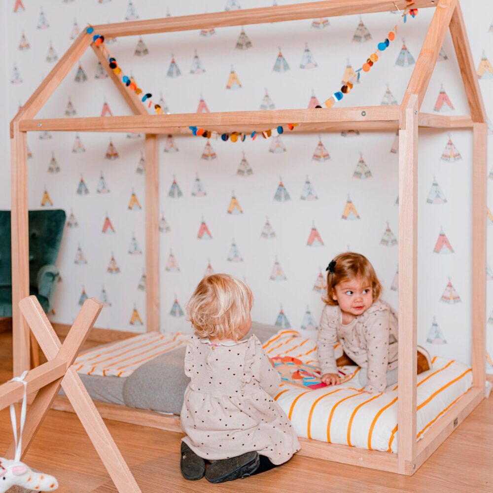 PACK CAMA DE CASA DE MADERA NATURAL + 2 CUBIERTAS DE 140 X 70 CM CHILDHOME