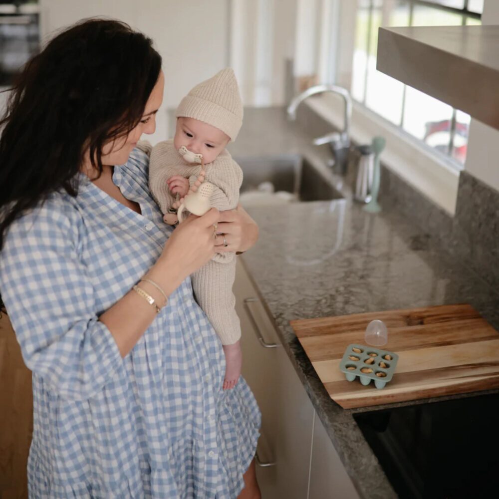 PACK 2 CHUPONES ANATÓMICOS CON FORMA DE MARIPOSA (0-6 MESES) MUNAI