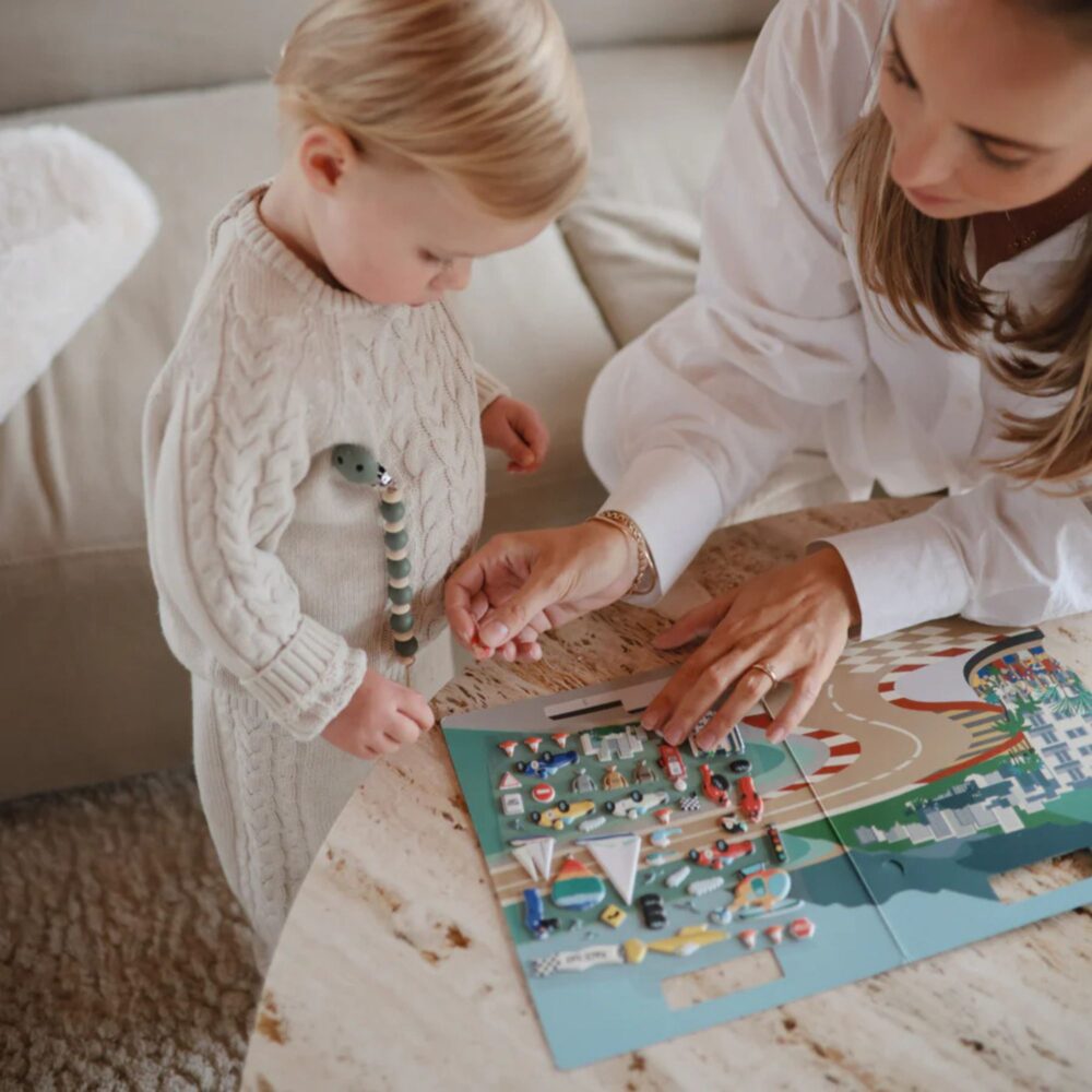 JUEGO DE PEGATINAS REUTILIZABLES DE COCHES DE CARRERA MUSHIE